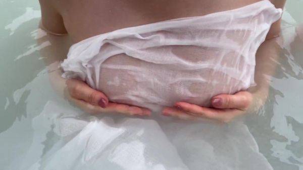 濡れ透け露天不倫SEX761WWWWWWWWWWWWWW - upornia.com - Japan on freevids.org