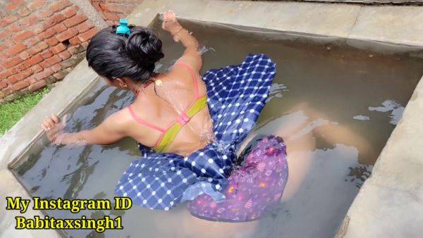 Desi Indian Outdoor Village Opne Water Tenk Bathing Desi Girl Hindi Audio - upornia.com - India on freevids.org