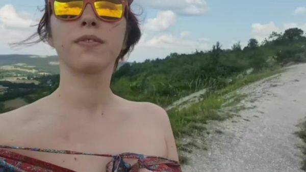 Je Suis Une Vraie Coquine Je Mexhibe Sur Montagne Avec Des Gens A Cote Mmmh Jadore - hclips.com on freevids.org