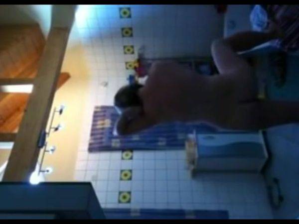 Spying On Mom Shaving Her Body In Bathroom - hclips.com on freevids.org