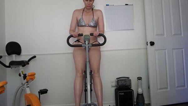 Aurora Willows Doing Leg Strengthening Today In A Sexy Hot Bikini - hotmovs.com - Usa on freevids.org