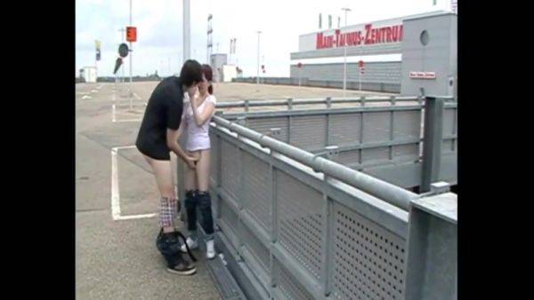 Junge Schuelerin Wird Auf Parkhaus Weggeknallt - tubepornclassic.com on freevids.org