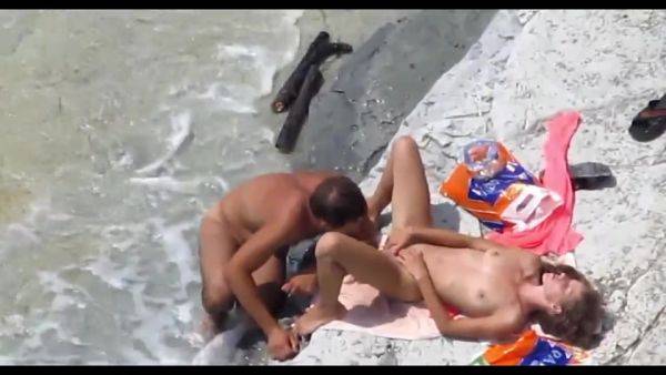 Voyeur On Public Beach Coitus - Hot Cunnilingus - hclips.com on freevids.org