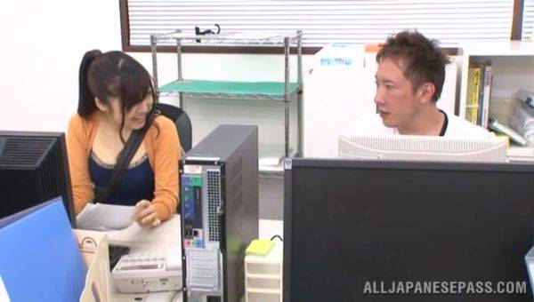 Japanese office babe gets intimate with one of the co-workers - xbabe.com - Japan on freevids.org