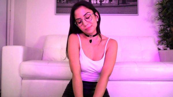 Hot brunette close up pussy masturbation on cam - drtuber.com on freevids.org