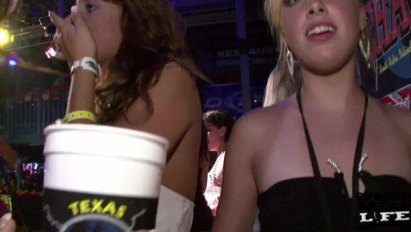 Spring Break Girls Club Flashing and Limo Ride - hotmovs.com on freevids.org