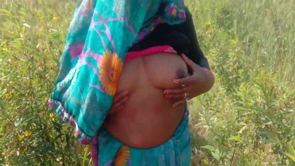 Indian Outdoor Sex 10 Min With Village Outdoor - hclips.com - India on freevids.org