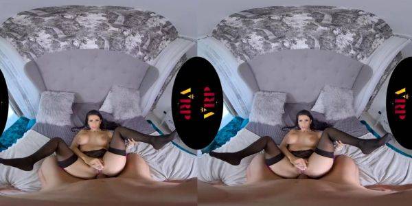 Nelly Kent - Space to Spare #Vrsmartphone #pov #teens - drtuber.com on freevids.org