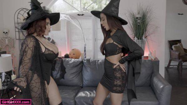 Halloween perversions between two chicks with stunning forms - xbabe.com on freevids.org