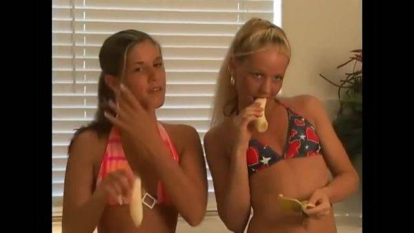 Lesbians In Bikini - tubepornclassic.com on freevids.org