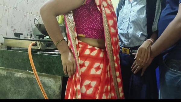 Kitchen Me Step Mom Or Step Daughter Ko Ne Ache Se Choda - desi-porntube.com - India on freevids.org