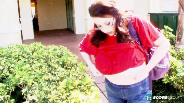 Pickin' Up Plumpers - hotmovs.com on freevids.org