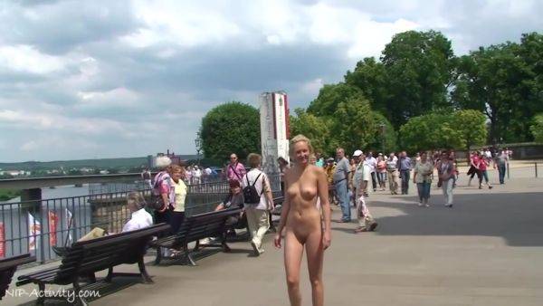 Slutty Blonde Linda Amateur Public - upornia.com on freevids.org