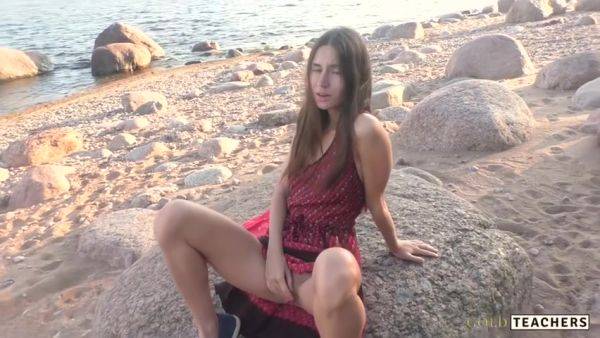 Beautiful Teen Sucks Cock On The Beach - Gold Teachers - hclips.com on freevids.org