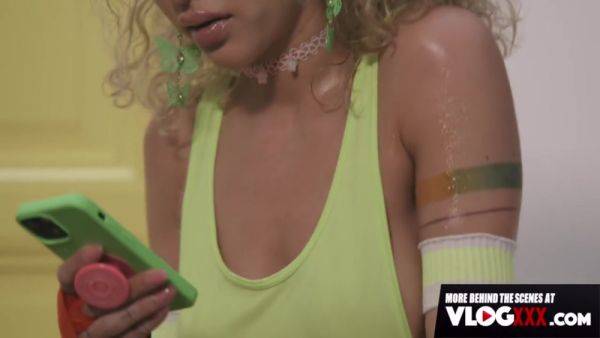 Geishakyd Is A Playful Slut Behind The Scenes - hotmovs.com on freevids.org