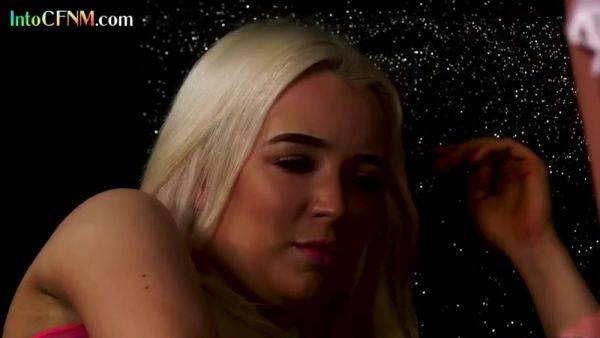 CFNM voyeur babe masturbates while watches BFF gets fucked - hotmovs.com - Britain on freevids.org