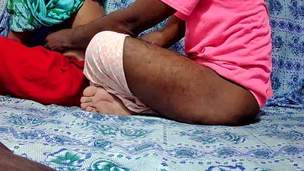 Dasi Anty And Uncle Sex In The Room - desi-porntube.com - India on freevids.org