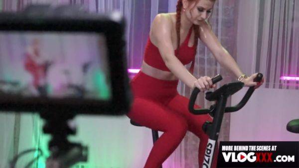 Gia Fucks Her Personal Trainer At The Gym - hotmovs.com on freevids.org