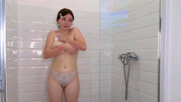 Innocent Stepsister Trying not to Reveal too much - drtuber.com on freevids.org