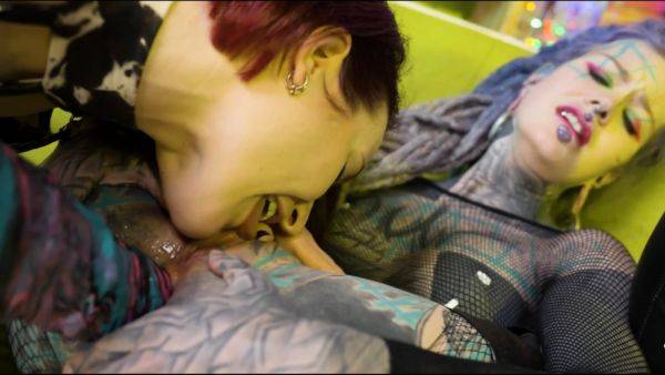 Hard anal toy play with Anuskatzz and Miss Flora - drtuber.com on freevids.org