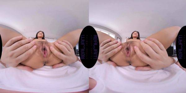 Vina Sky - Under Your Control #Vrsmartphone #pov #petite - drtuber.com on freevids.org