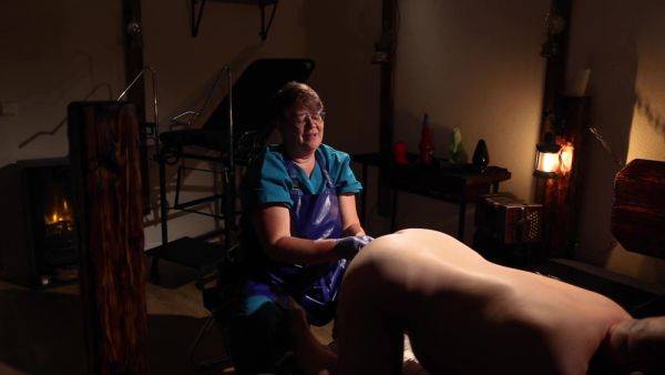 Femdom Fisting With Milkers Apron - hclips.com on freevids.org