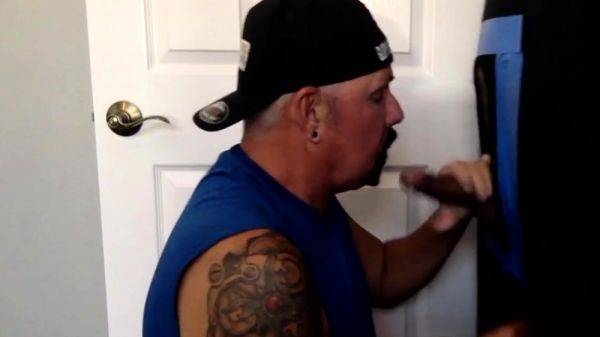 Gloryhole homemade DILF throats cock - drtuber.com on freevids.org