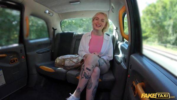Blonde Gets A Hard Fast Fuck Inside And Outside Of The Taxi - videomanysex.com on freevids.org