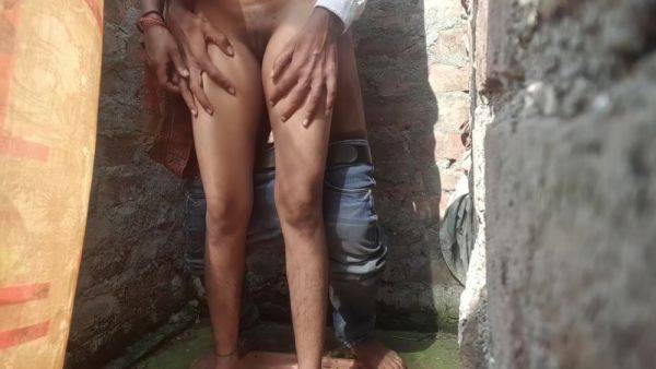 Indian Desi Erotic Bhabhi Fucks In The Openly Bathroom Outdoors With Hot Milf - desi-porntube.com - India on freevids.org