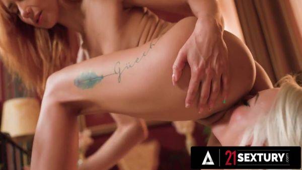 Zazie Skymm And Veronica Leal - Hottest Lesbian 69 With Gorgeous Babes And - hotmovs.com on freevids.org