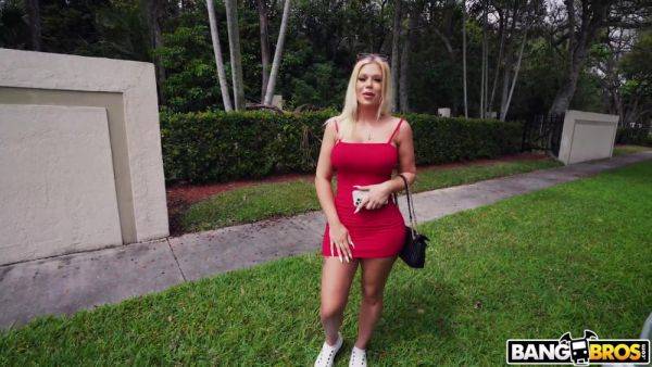 Lap Dancing With Paris Banks - videomanysex.com on freevids.org