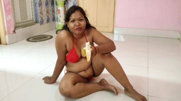 Indian Housewife Sexy Show 5 - hclips.com - India on freevids.org