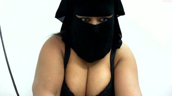 Arab boob and titty girl - hclips.com on freevids.org