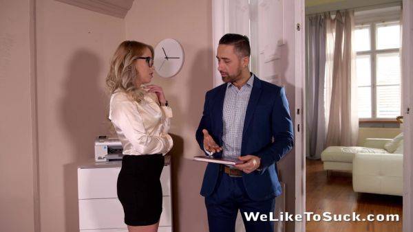 Blonde secretary blows her boss for a bigger raise - hellporno.com on freevids.org