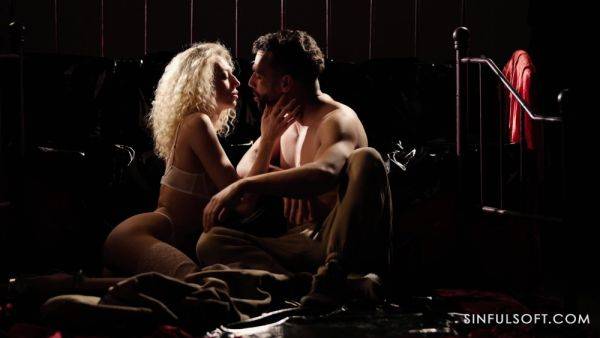 Dashing blonde plays erotic with her man by sucking dick and fucking like a goddes - hellporno.com on freevids.org