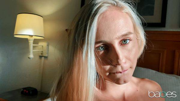 Alicia Williams plays with a pink toy in bed - xhand.com on freevids.org