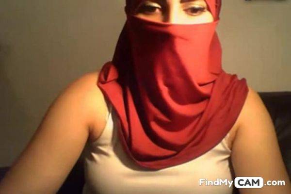 Hijab Wearing Girl Flashes Tits Ass And Pussy - hclips.com on freevids.org