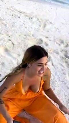 Viih Tube ninfeta pagou peitinho bêbada na praia - drtuber.com on freevids.org