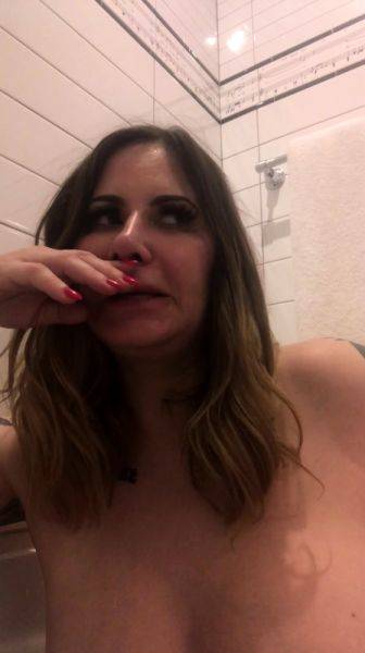 Cumshot amateur MILF suck and jerks dude in the bedroom - drtuber.com on freevids.org