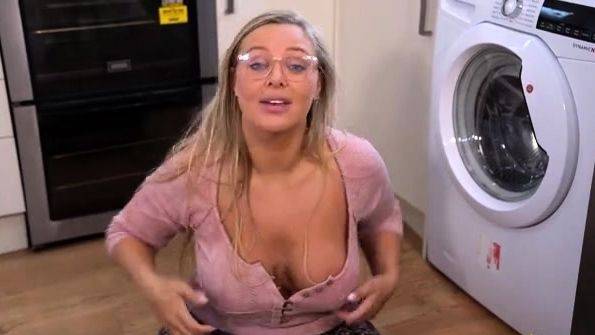 DownBlouse Jerk - Get Cleaning - drtuber.com on freevids.org