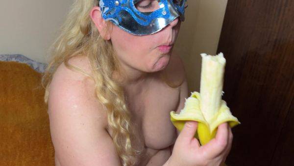 Ellie Does A Great Striptease With A Banana - hclips.com on freevids.org