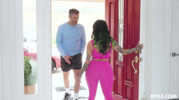 Deep hardcore for this thick Latina MILF during her morning routine - xbabe.com on freevids.org