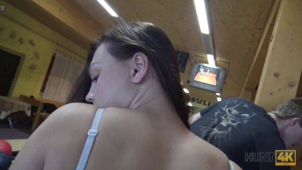 Hidden cam caught teen in the act of cuckolding and taking cash - sexu.com on freevids.org