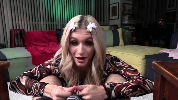 HJ inked babe jerks oiled POV dong - drtuber.com on freevids.org