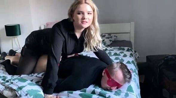 KinkyNavlia - Strapon Play - drtuber.com on freevids.org