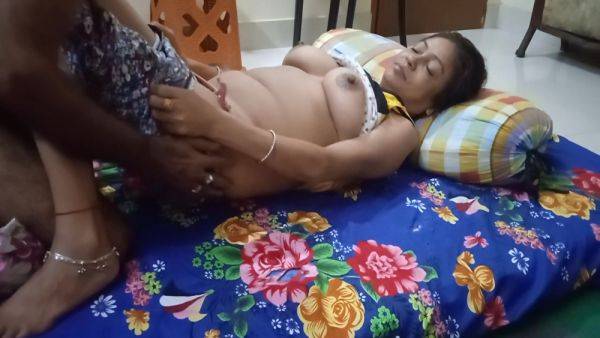 Old Bhabbi And Uncle Fuck Hrr Hot Pussy Tiny Ckit,boobs,nippal, Hot Anal - desi-porntube.com on freevids.org