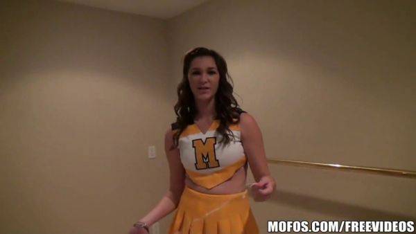 Cheerleader Holly flaunts her hot body in uniform & gives a sloppy BJ - sexu.com on freevids.org