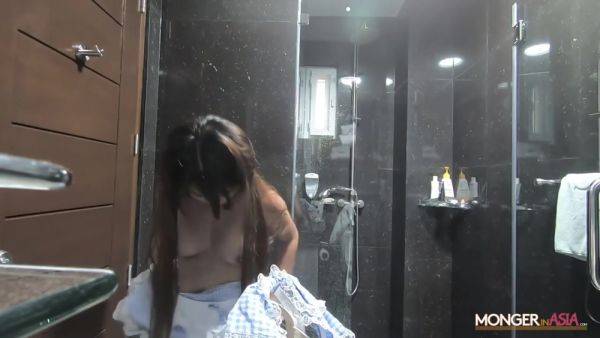 Filipina maid cant handle this foreigners big dick - hotmovs.com on freevids.org