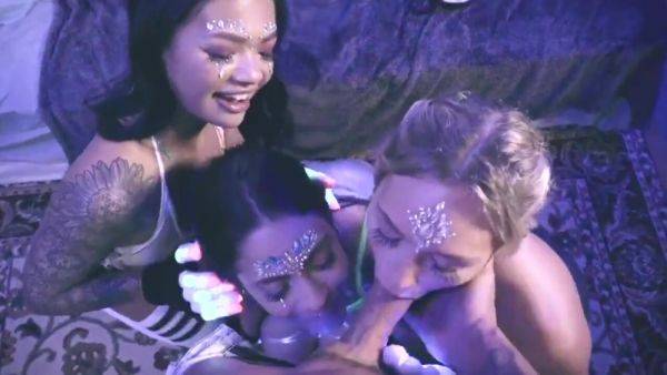 Quarantine and rave with me - upornia.com on freevids.org