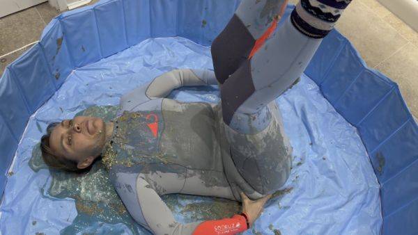 Wetsuit Filling With Messy Substances - upornia.com on freevids.org